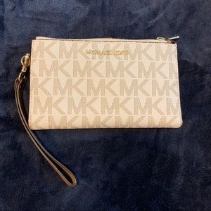 Authentic Michael Kors Wristlet
